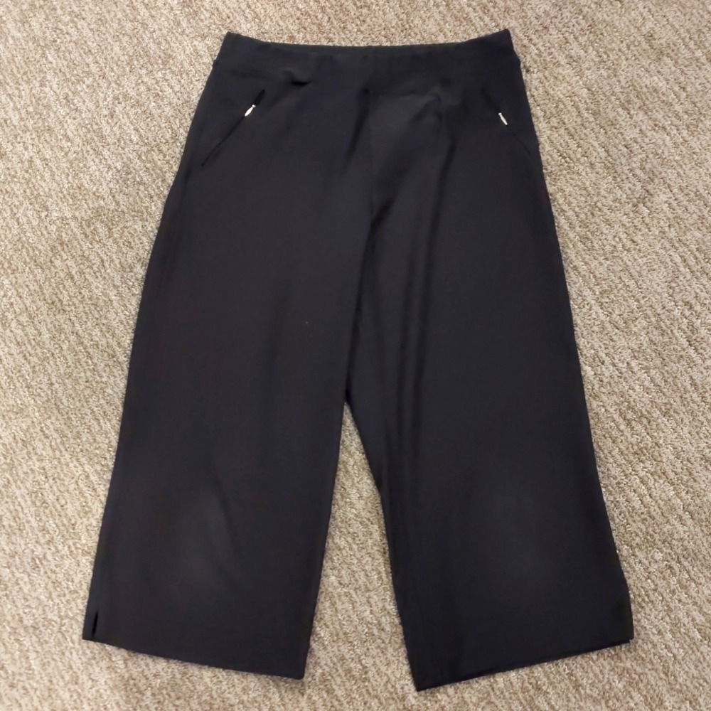 Lucy Black Capris